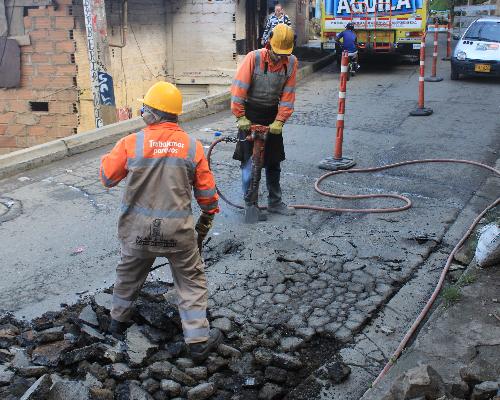 Reparaciones viales en Medellín - Santo Domingo Savio